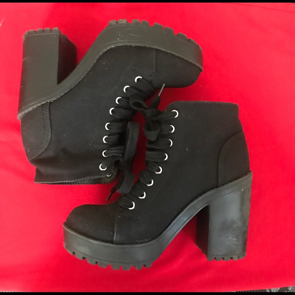 DIVIDED H&M CANVAS PLATFORM ANKLE BOOTIES
